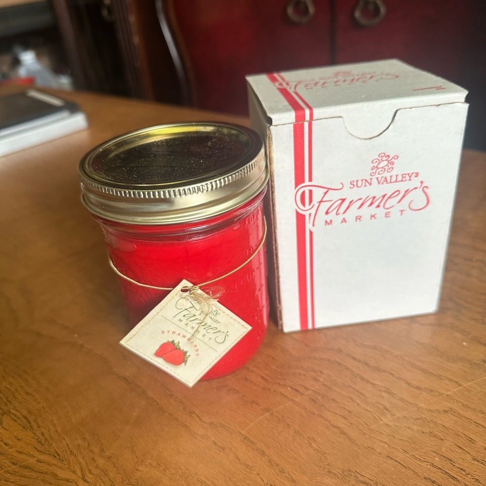 Strawberry mason jar candle